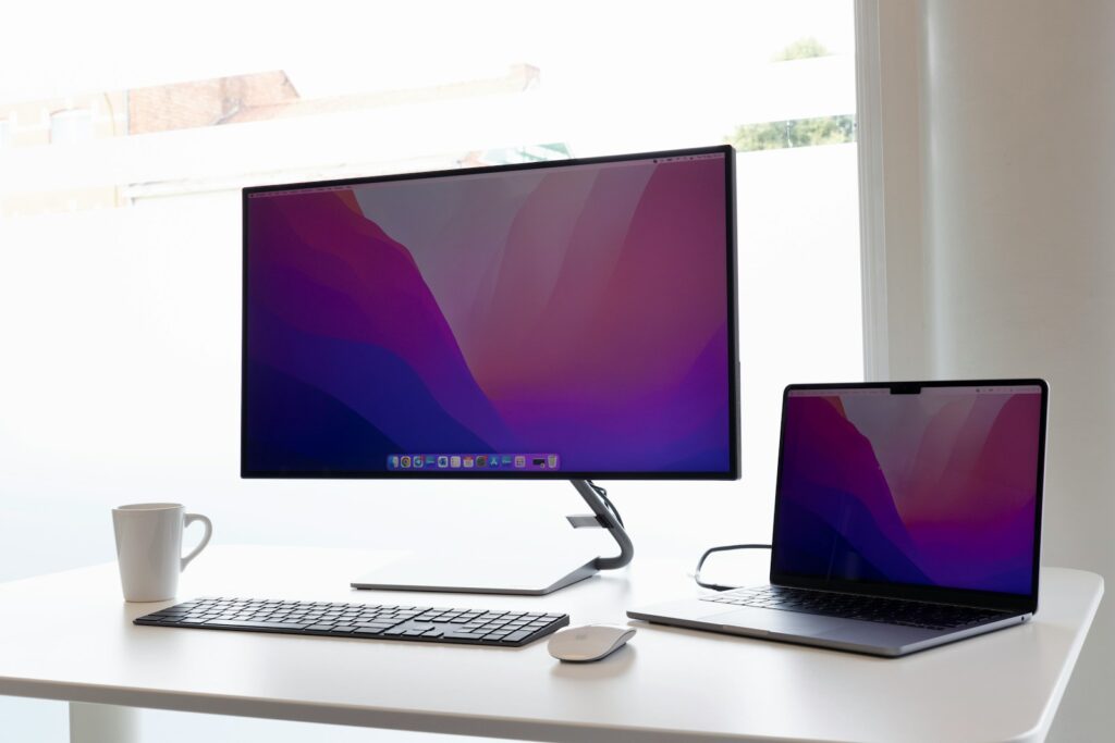 Portátil con monitor extra
