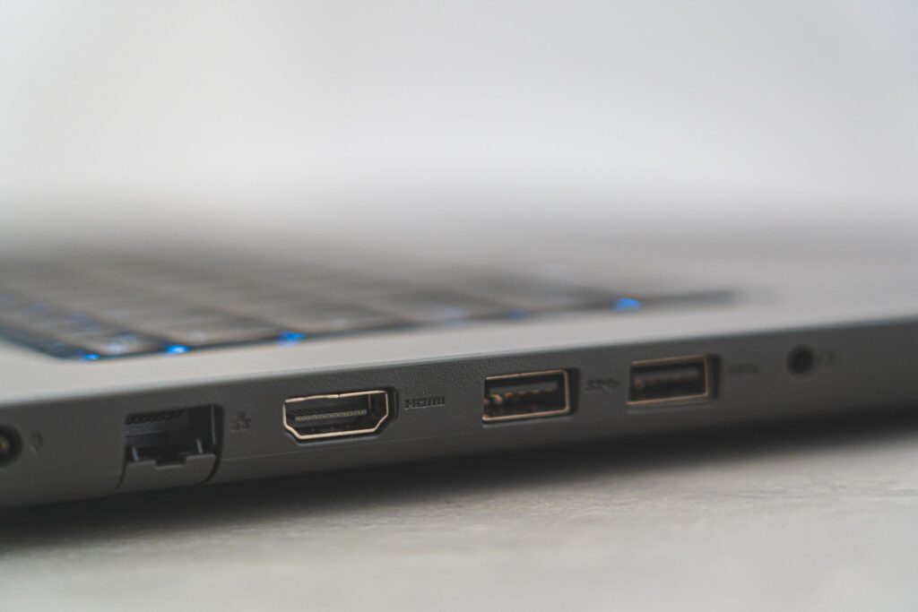 DisplayPort vs HDMI: ¿cuál es mejor para jugar o trabajar? Comparativa completa de velocidad, ancho de banda y compatibilidad para tu PC.